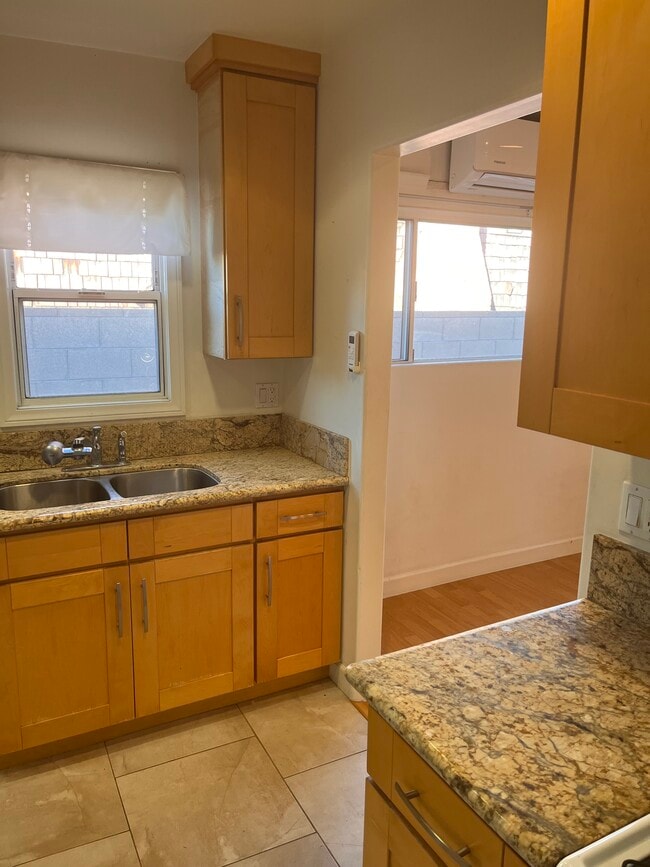 Building Photo - 1345 N Pacific Ave