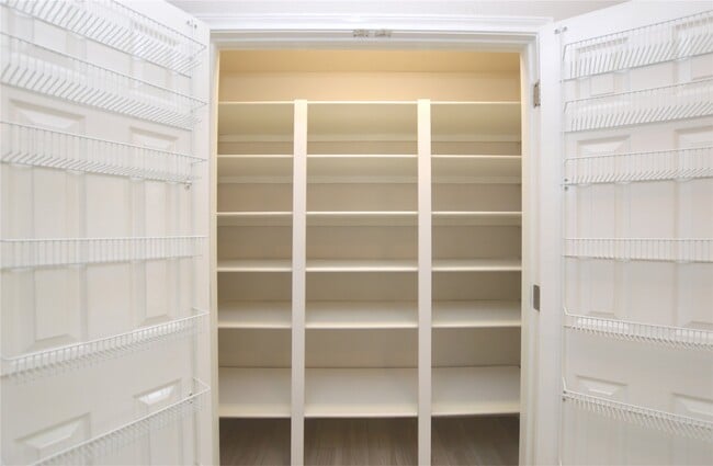 Building Photo - 703 Flower Field Ct