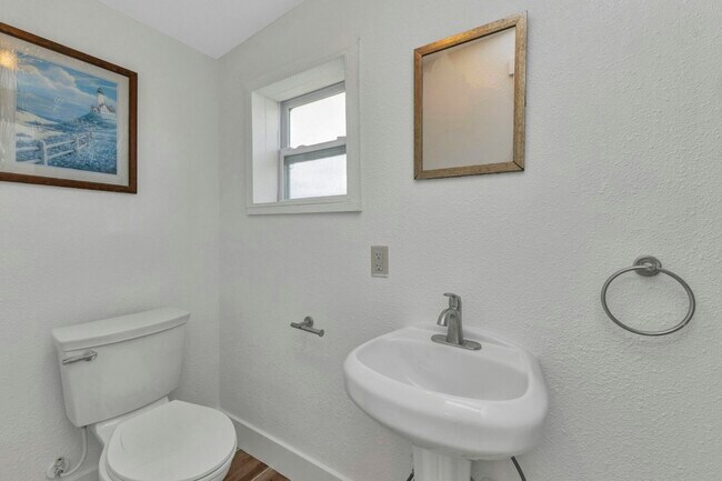 Building Photo - 501 Palmetto Dr