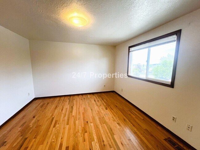 Building Photo - 2024-1102MF