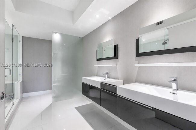 Building Photo - 17201 Collins Ave
