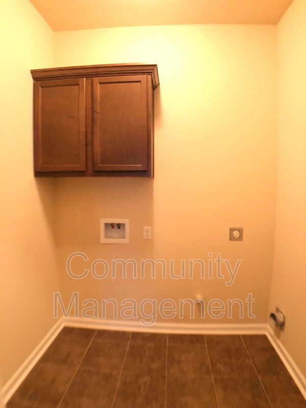 Building Photo - 13838 Ponderosa Dr
