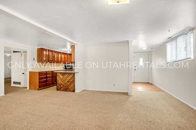 Building Photo - 357 S 200 W St