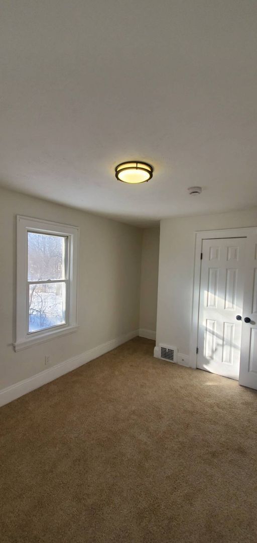 Building Photo - Charming 3-Bedroom Single Family Home Now Available for Rent