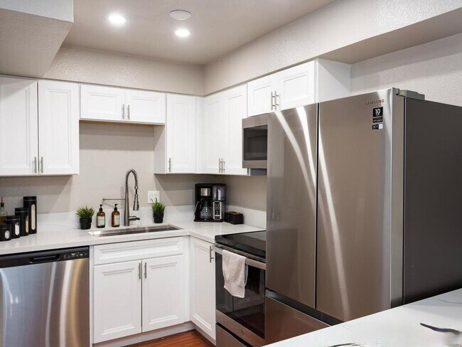 Building Photo - Impressive, 2 BD/2BA, condo available for ...