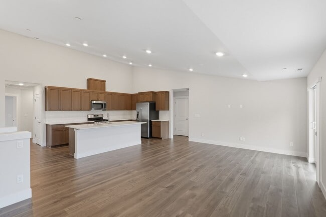 Building Photo - Elegant 4 Bedroom| 3 Bathroom Tigard Home ...