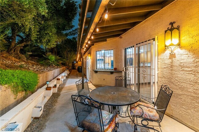 Building Photo - 2457 Swan Ln