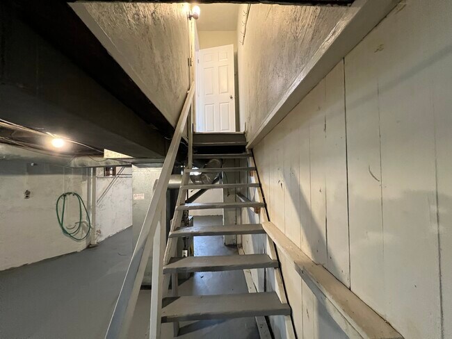 Building Photo - 2641 Noble Ave