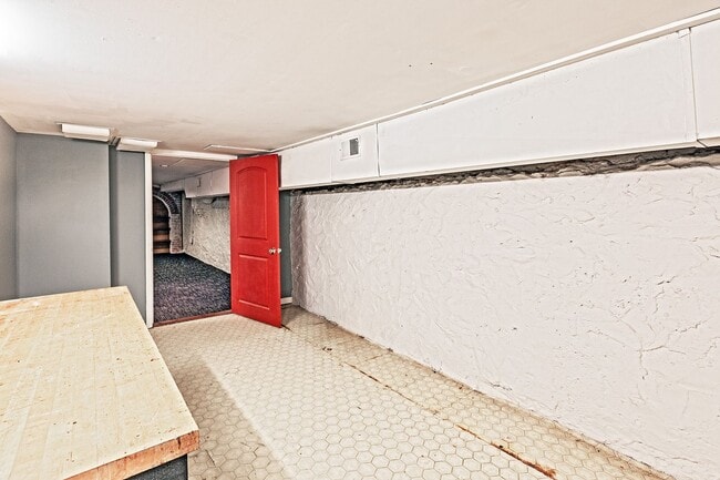 Building Photo - Charming and unique 3 bedroom, 3 bath townhome near Brandywine River and Zoo