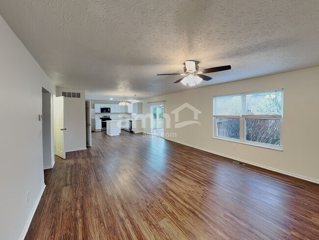 Building Photo - 912 Wallace Dr