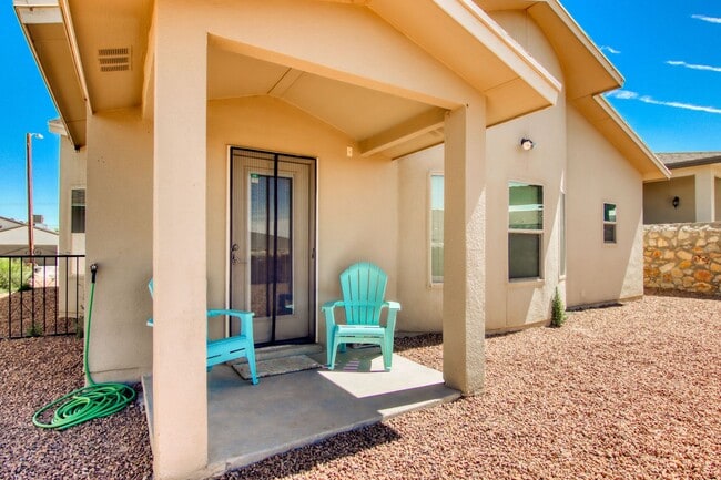 Building Photo - Beautiful Modern & Contemporary House 3 beds-2 baths in 79932