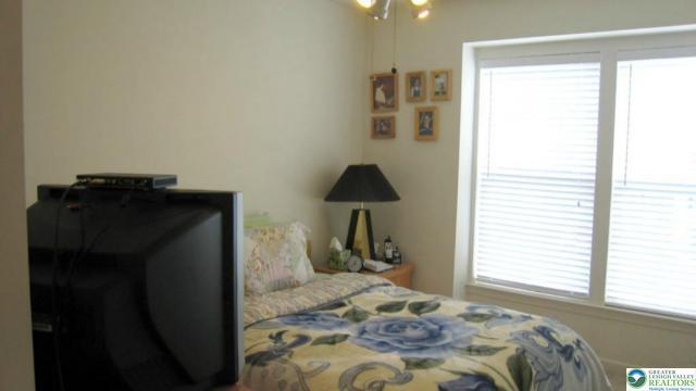 Building Photo - 1047 Sparrow Way
