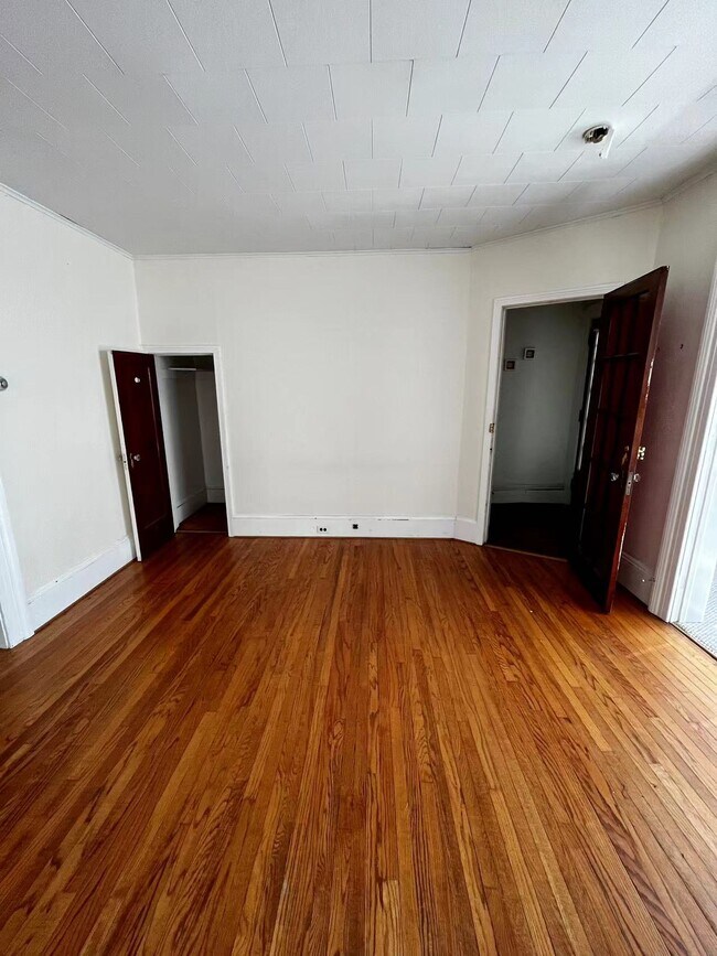 Building Photo - 1745 Sanderson Ave