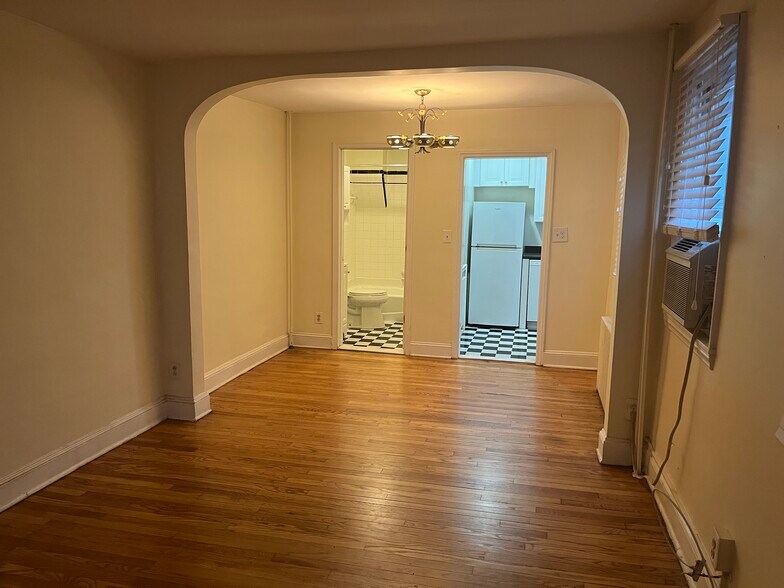 Living/Dining Room - 246 S Exeter St