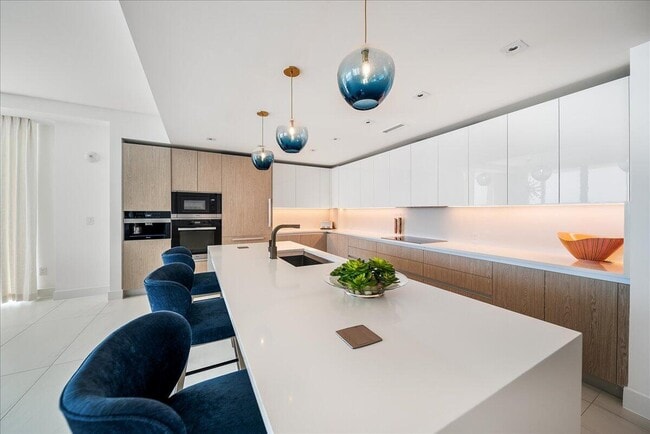 Building Photo - 3100 N Ocean Dr