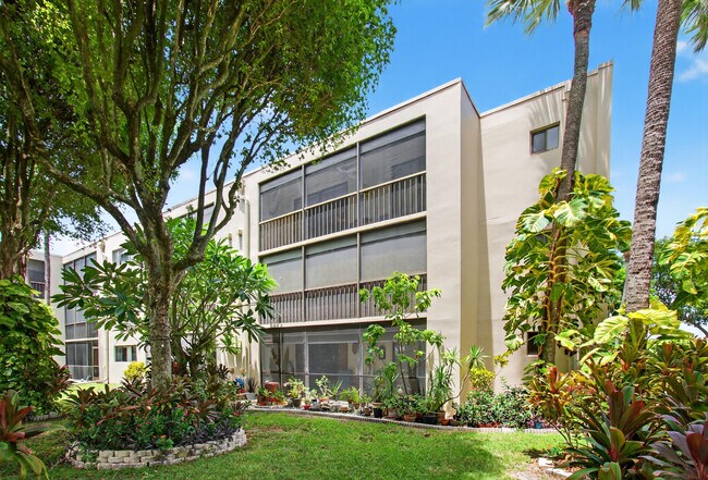 Building Photo - 5250 Las Verdes Cir