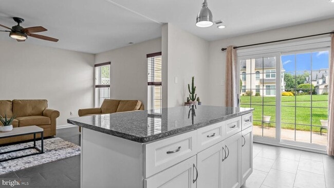 Building Photo - 301 Holly Hill Ct