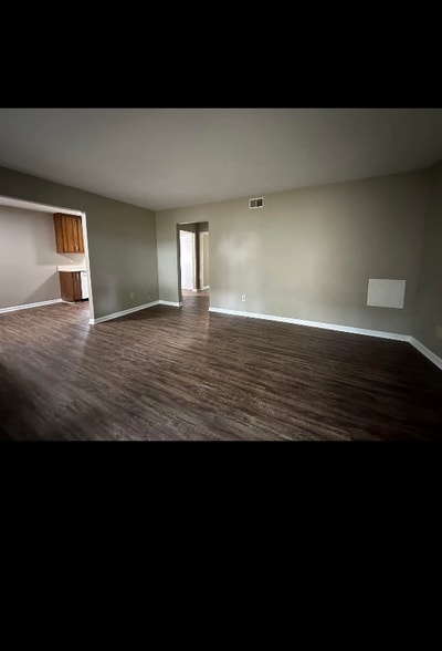 Building Photo - 1409 Shallow Brook
