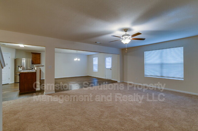 Building Photo - 2508 Queen Bee Dr