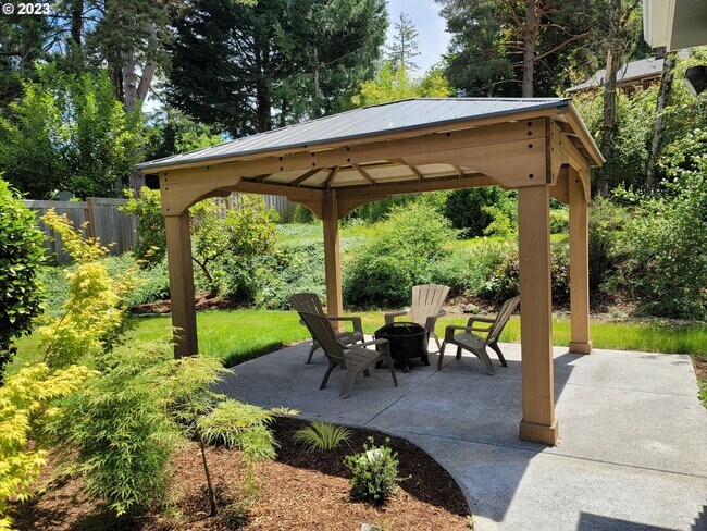 Building Photo - 2020 Wembley Park Rd