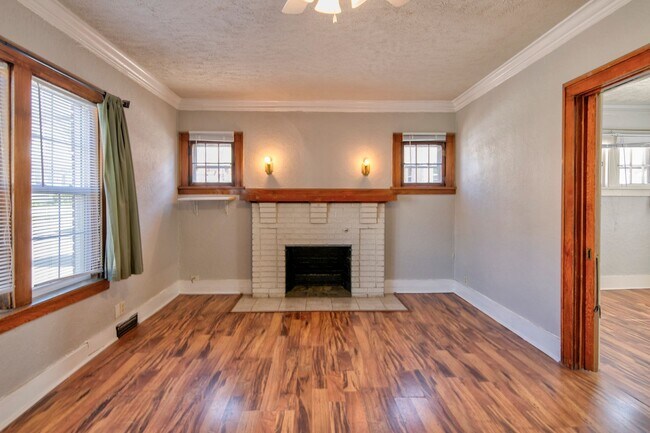 Building Photo - 563 S 35th St