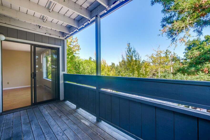 Building Photo - 725 Mariposa Ave.