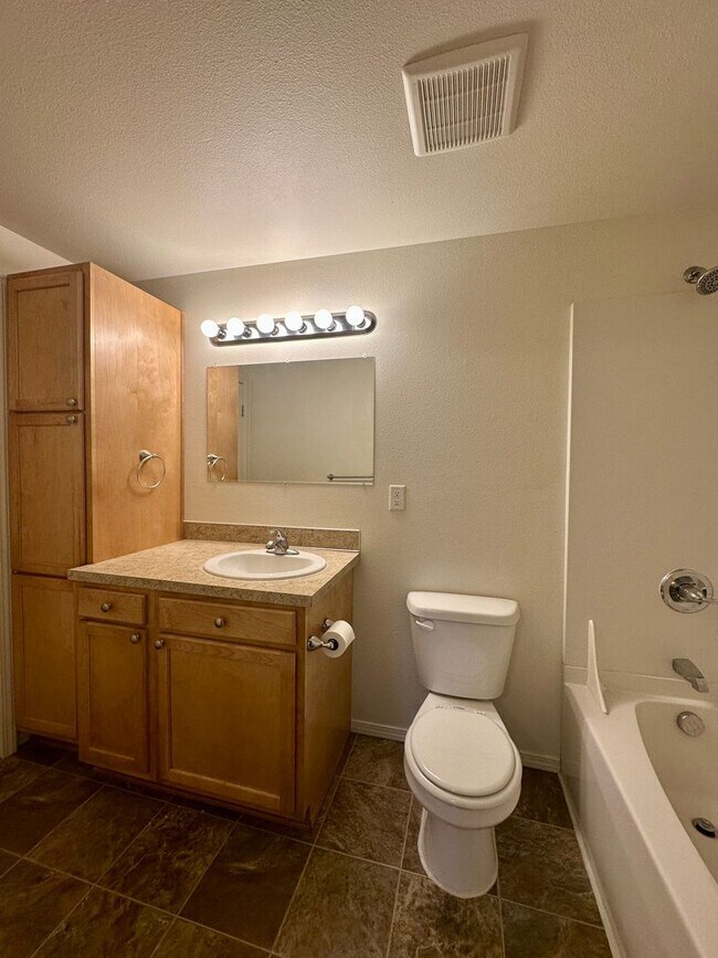 Building Photo - Large Updated Three Bedroom Duplex in Sout...