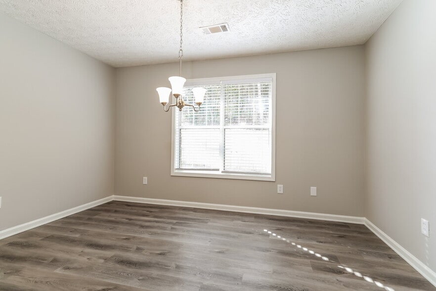 Building Photo - 85 Paris Dr