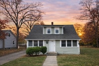 Building Photo - Charming 3BR/2BA Cape Cod with Garage in Toms River