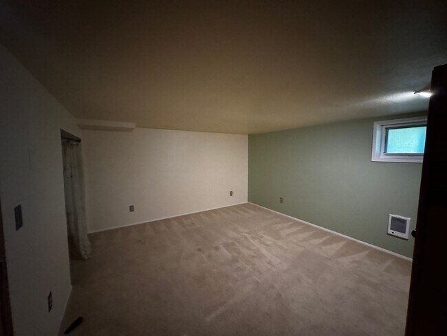 Building Photo - 2 Bedroom + Bonus Room + Loft Hansville Ho...