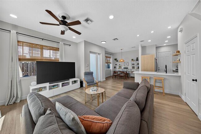 Building Photo - South Florida Excellent Rental - 1 month FREE!!!