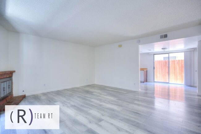Building Photo - A Spacious Condo with a Quiet Community