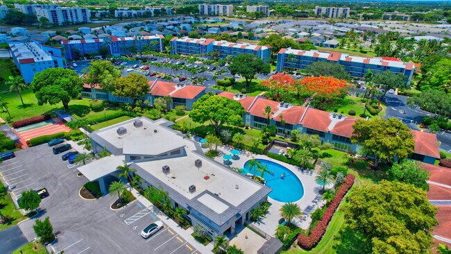 Building Photo - 6525 S Oriole Blvd