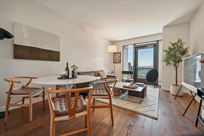 Building Photo - 99 Hudson St