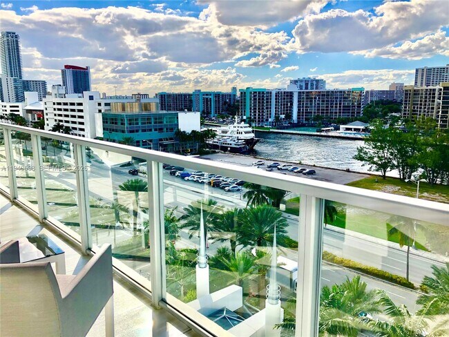 Building Photo - 3101 S Ocean Dr