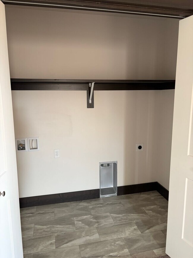 Building Photo - 2018 Windjammer Wy
