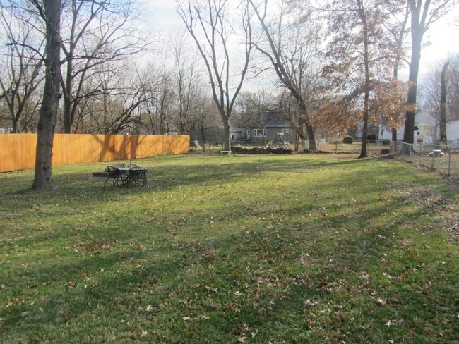 Building Photo - Very sharp 2 BR house in Normal