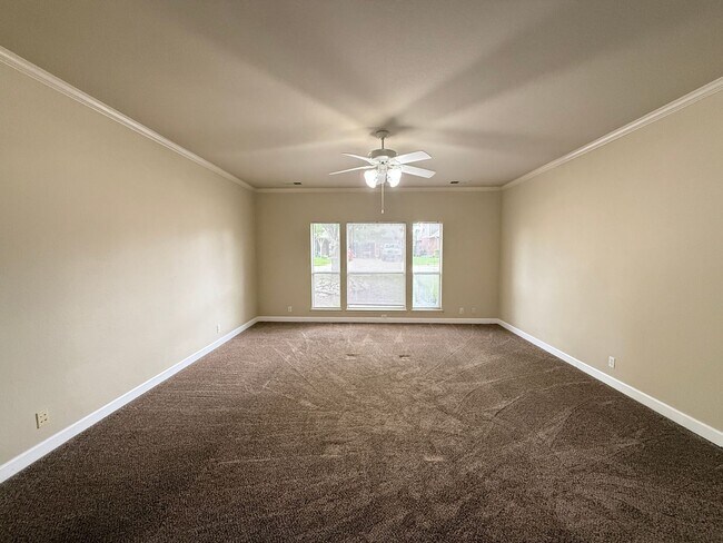 Building Photo - Right On The Green- 3 Bedroom Updated Home on Battle Creek