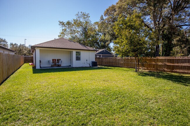 Building Photo - 1808 E Comanche Ave
