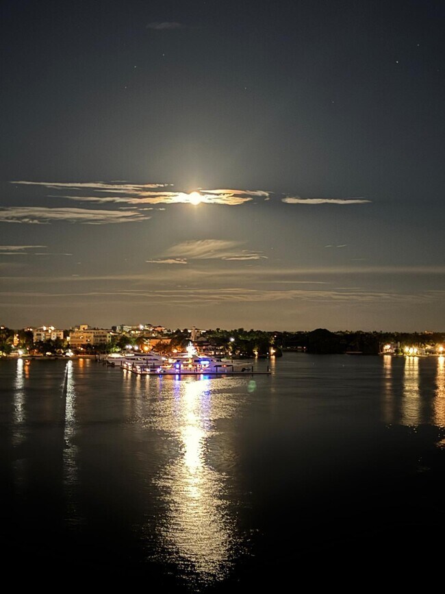 Building Photo - 1200 S Flagler Dr