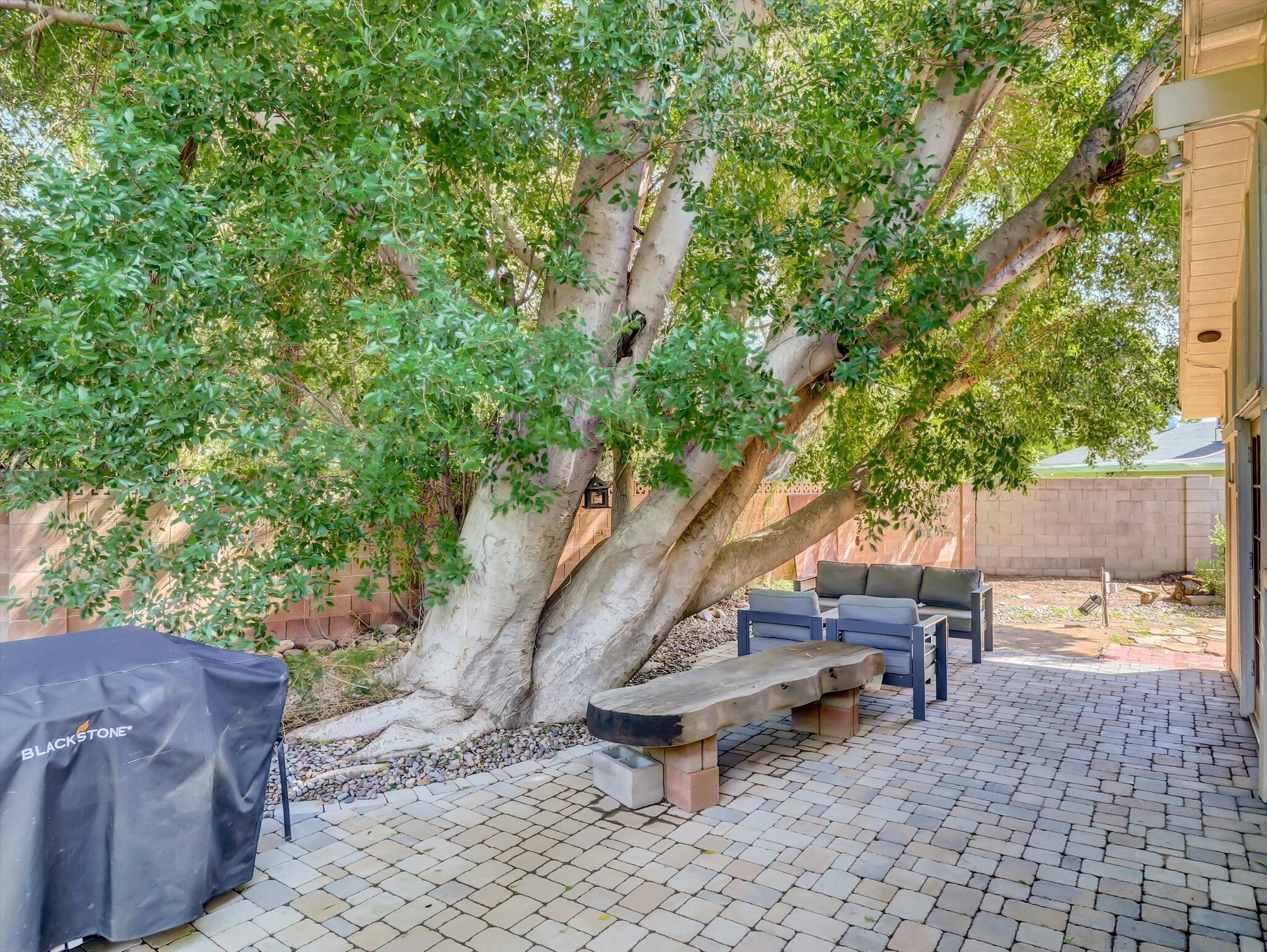 Building Photo - 1022 E Keim Dr