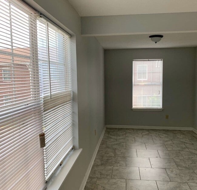 Building Photo - 42 S Claybrook St