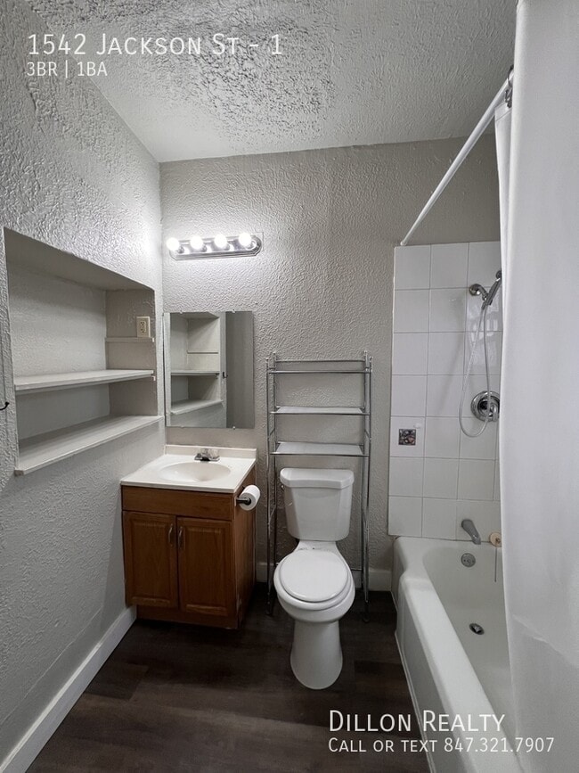 Building Photo - 1542 Jackson St