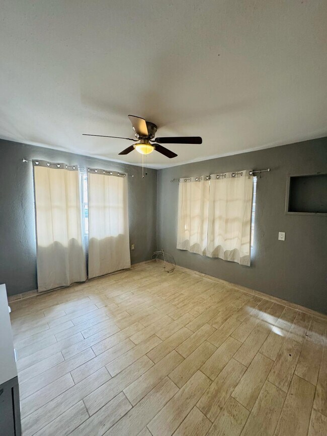 Building Photo - 112 Mirasol Dr