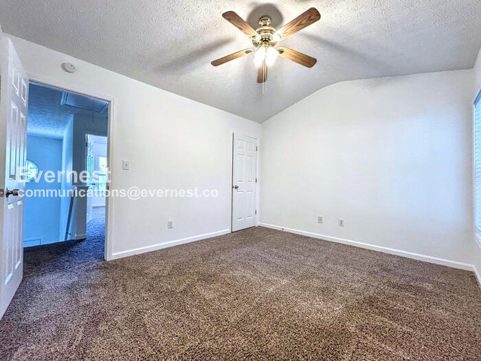 Building Photo - 218 Copperbend Dr SE