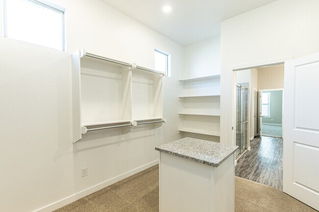 Building Photo - Beautiful 4 bed 3 bath home