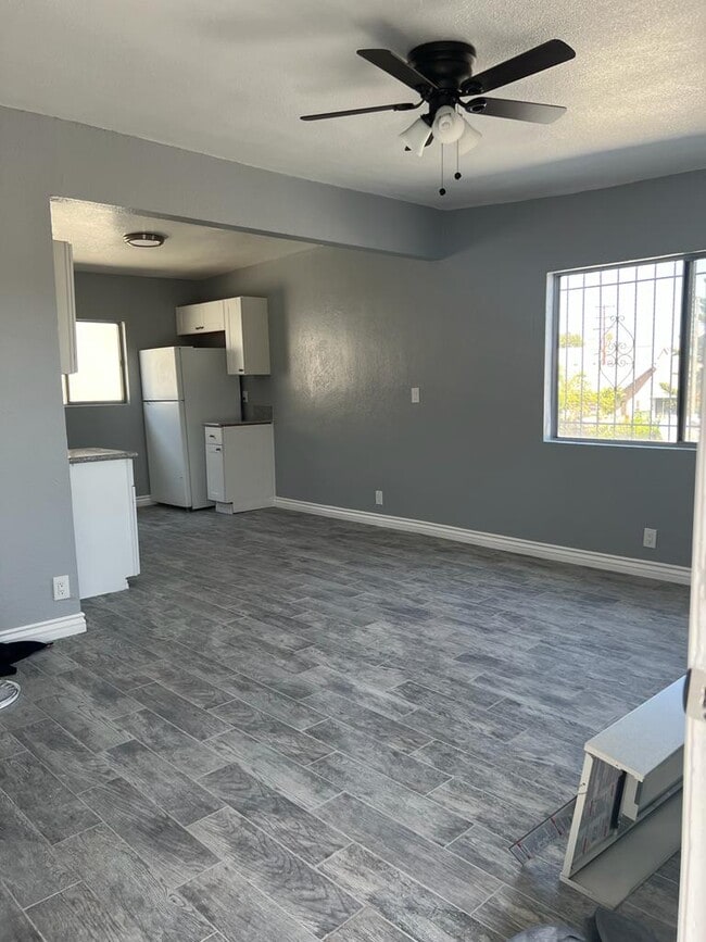 Building Photo - 120 W 73RD ST