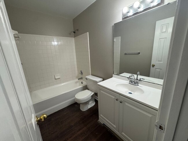 Building Photo - Lovely 3/2 Townhome near FSU and TCC