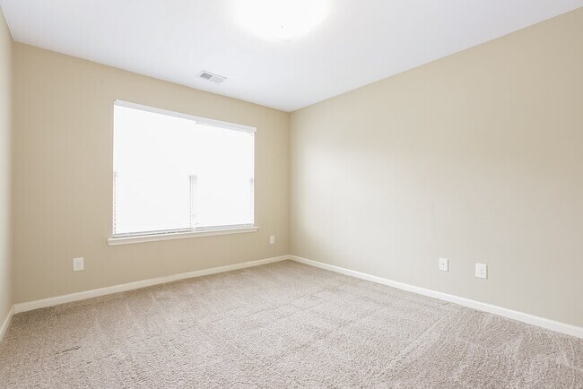 Building Photo - 496 Hill Crest Cir