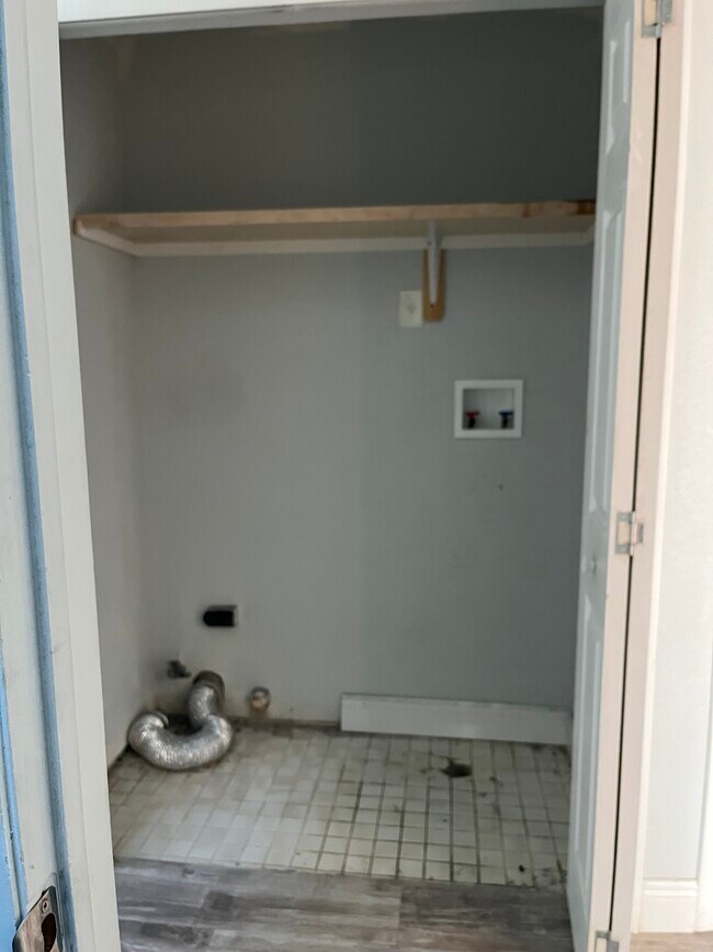 Building Photo - 325 Redwing Way